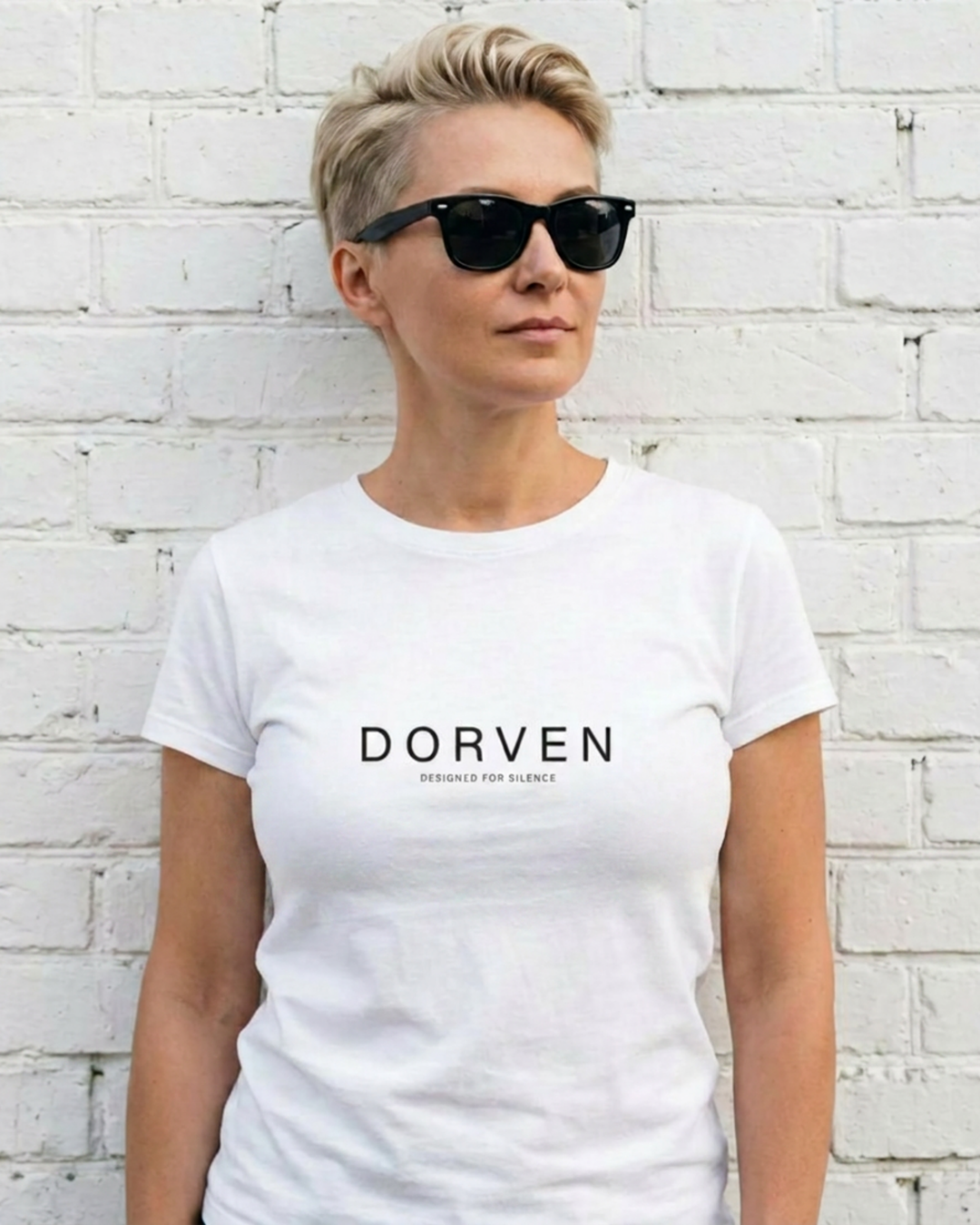 Bild 1: DORVEN Essential T-Shirt Damen Weiß – Trageansicht