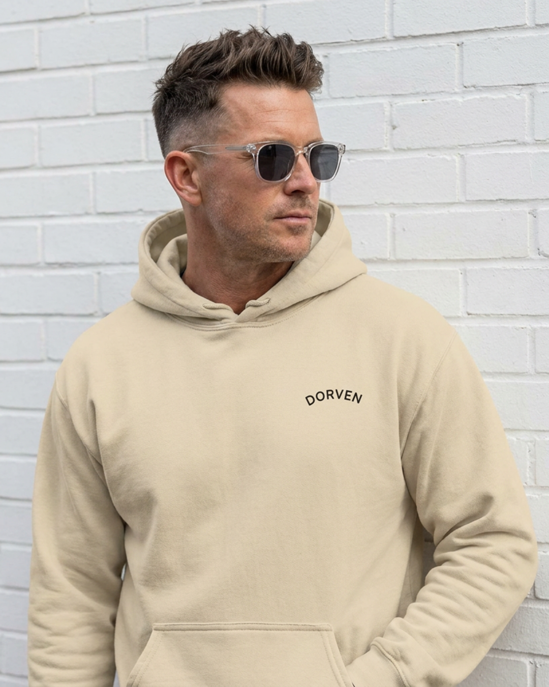 DORVEN Arc Hoodie Sand – Trageansicht vorne