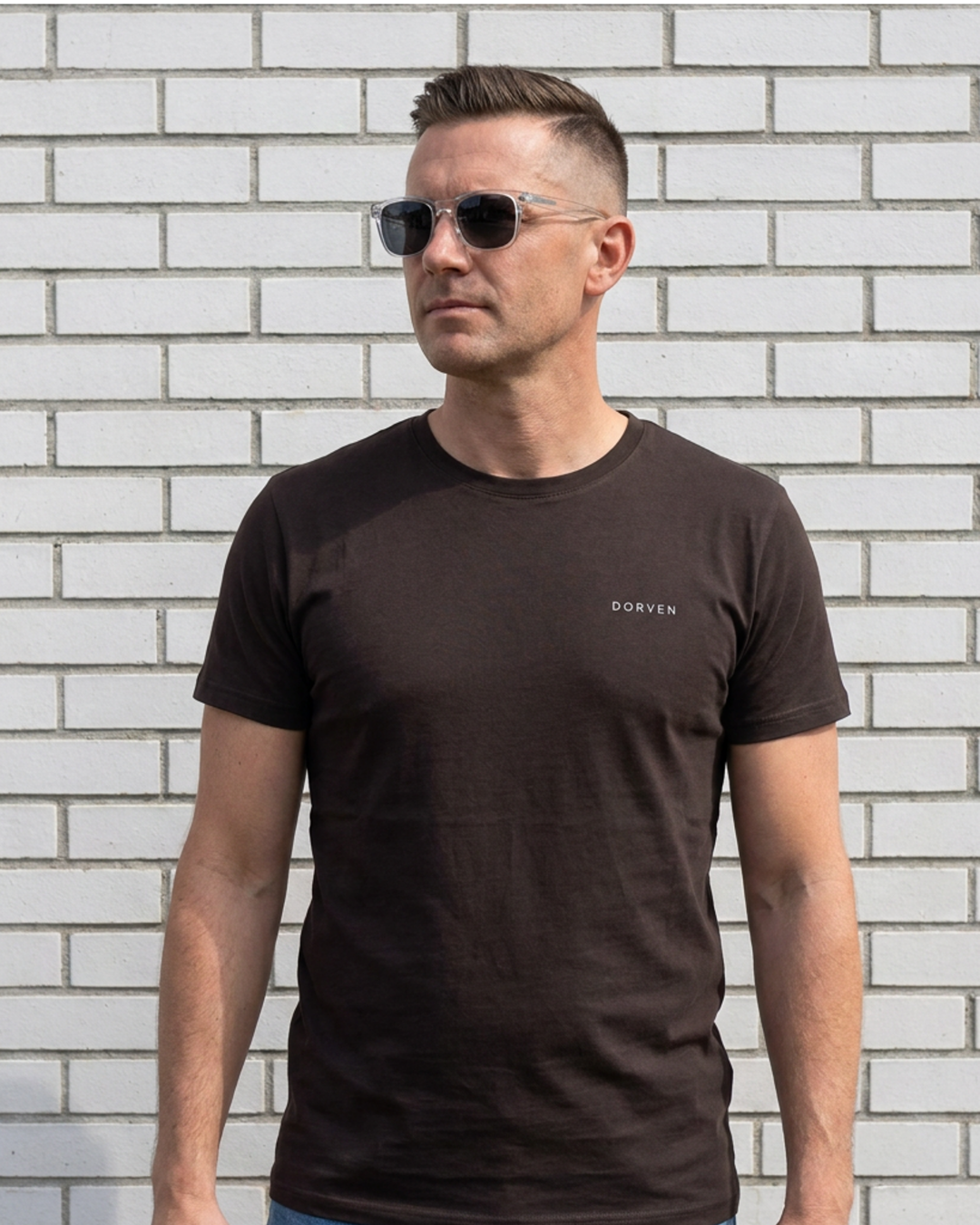 DORVEN Essential T-Shirt – Trageansicht, minimalistisches Branding