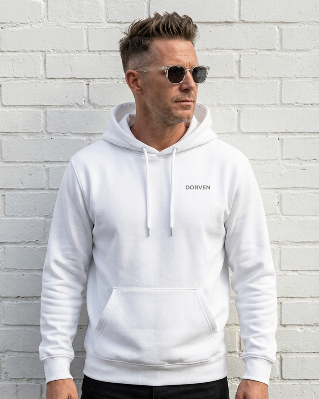 DORVEN Signature Hoodie Weiß – Trageansicht
